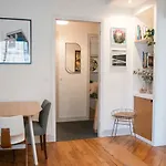 Design Apartment Close To Montmartre