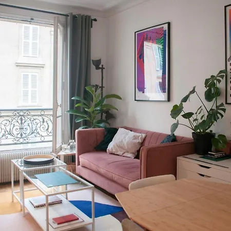 Design Close To Montmartre *